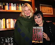 Aigner Vorstand Sibylle Schön, Uschi Ackermann (©Foto: Martin Schmitz)